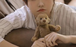 公车上玩弄白嫩少妇